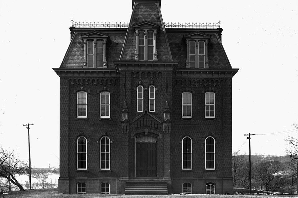 Center section of Woodburn Hall