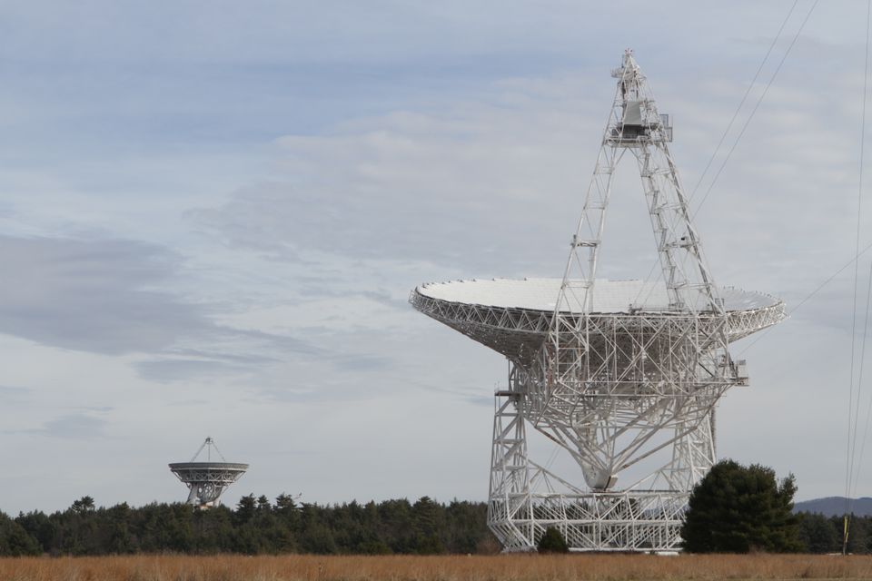 The famous Green Bank telescope sits in a quiet field