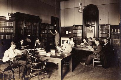 Law library in Woodburn Hall